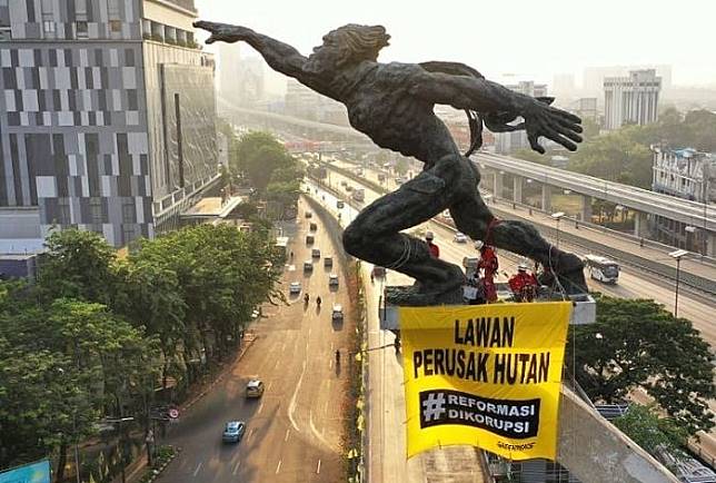 Viral Spanduk Raksasa Di Jakarta